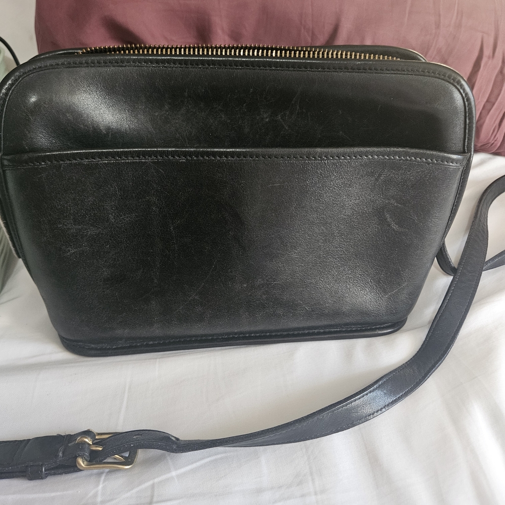 VINTAGE Coach Oliver Black Leather Bag with Gold Accents - Picture 2 of 5